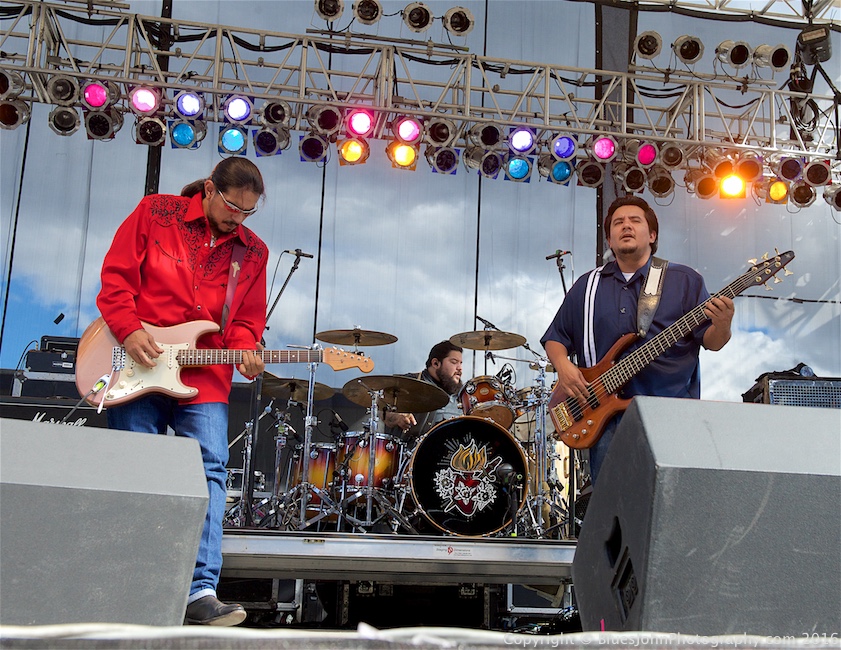 Los Lonely Boys, Clark County Fairgrounds, photo by John Alcala