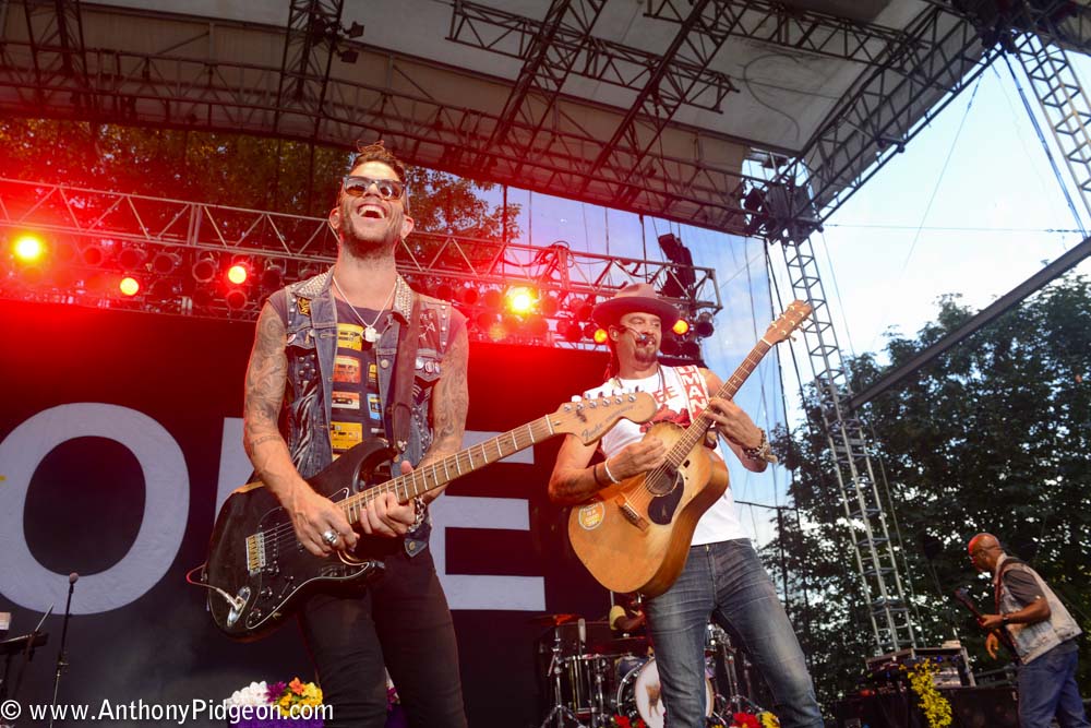 Michael Franti, Edgefield Amphitheater, photo by Anthony Pidgeon