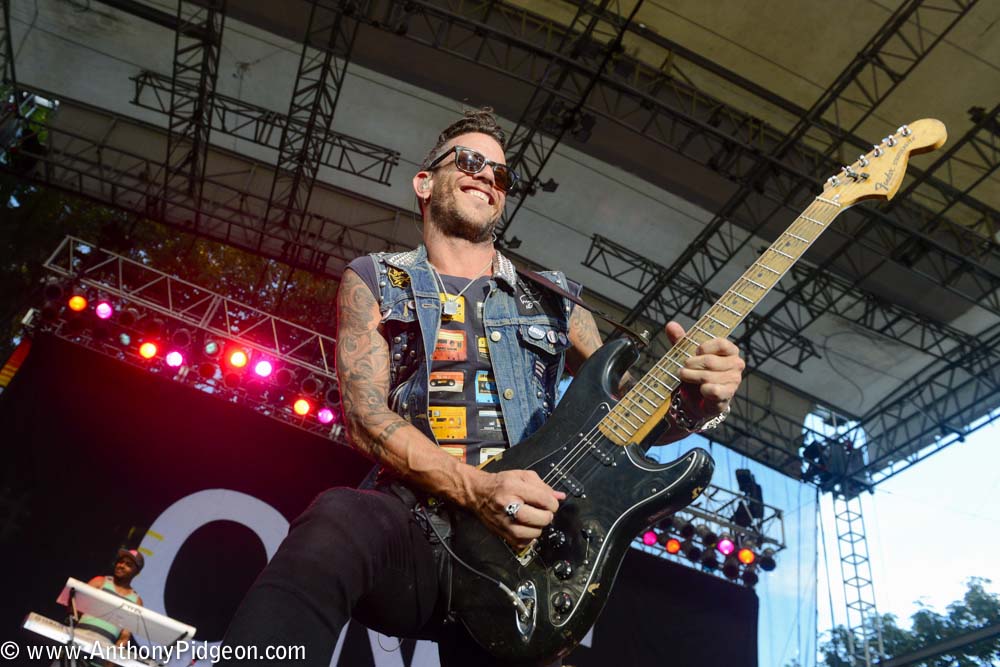 Michael Franti, Edgefield Amphitheater, photo by Anthony Pidgeon