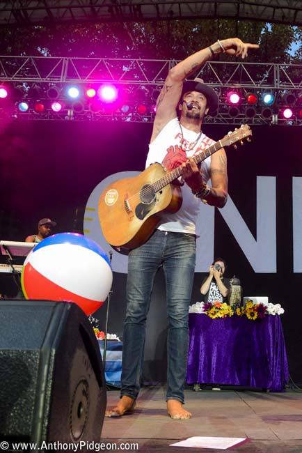 Michael Franti, Edgefield Amphitheater, photo by Anthony Pidgeon
