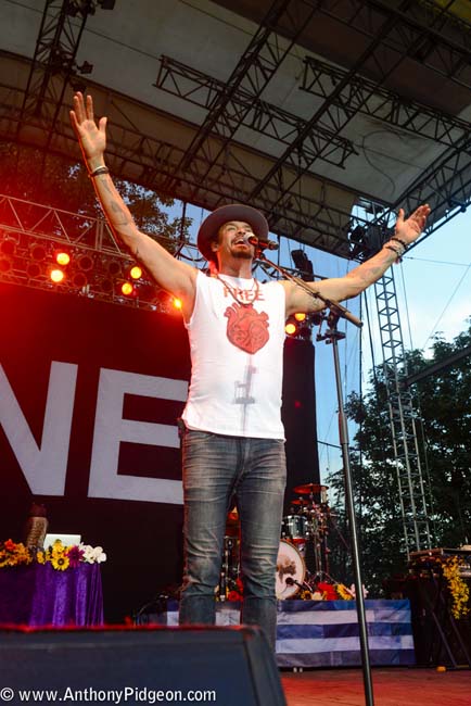 Michael Franti, Edgefield Amphitheater, photo by Anthony Pidgeon