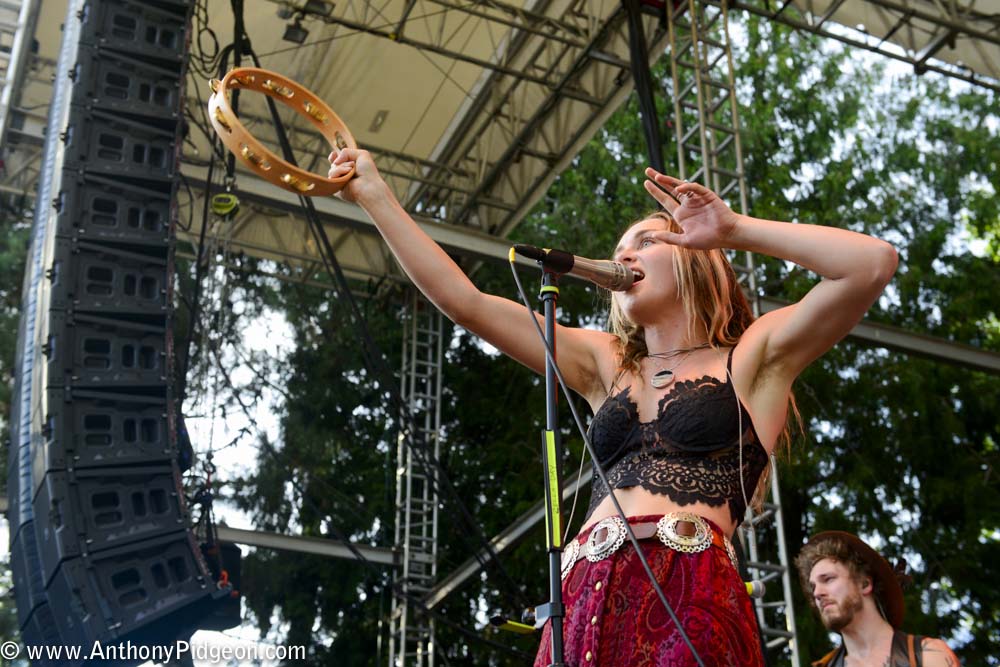 Zella Day, Edgefield Amphitheater, photo by Anthony Pidgeon