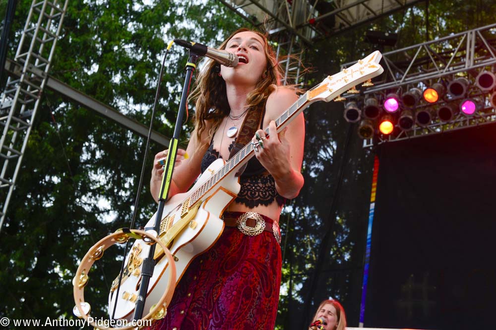 Zella Day, Edgefield Amphitheater, photo by Anthony Pidgeon