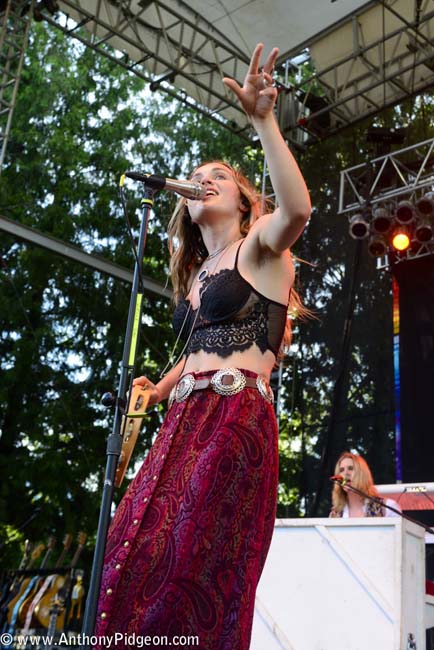 Zella Day, Edgefield Amphitheater, photo by Anthony Pidgeon