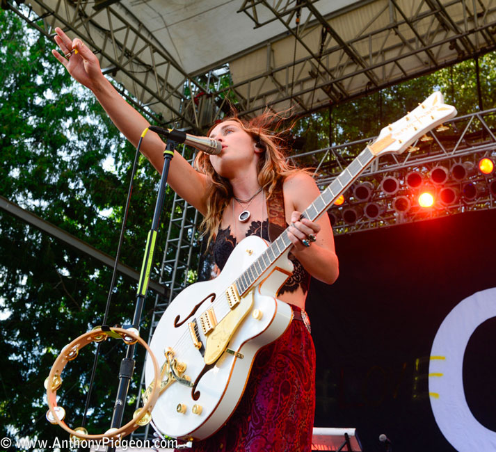 Zella Day, Edgefield Amphitheater, photo by Anthony Pidgeon