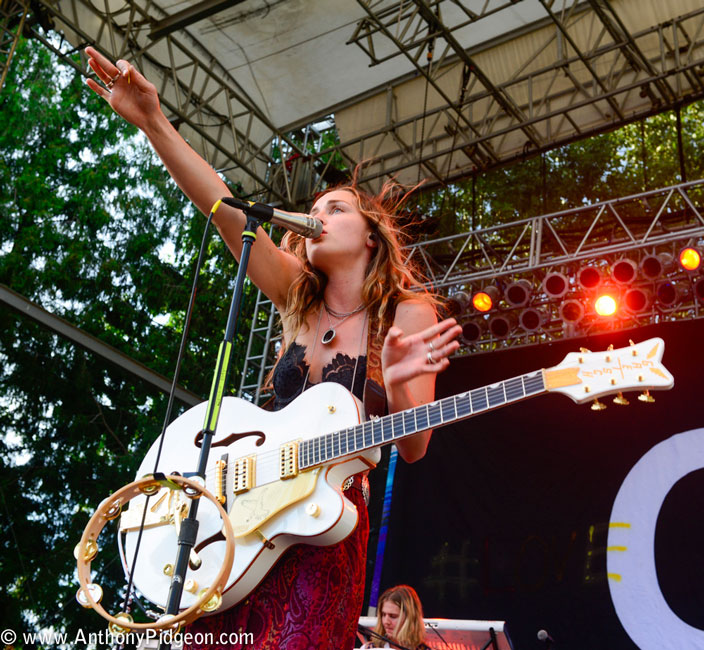 Zella Day, Edgefield Amphitheater, photo by Anthony Pidgeon