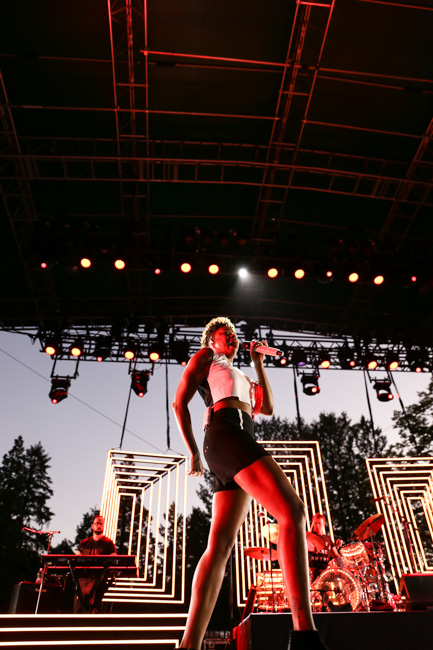 Fitz and the Tantrums, Oregon Zoo Amphitheatre, photo by Sydnie Kobza