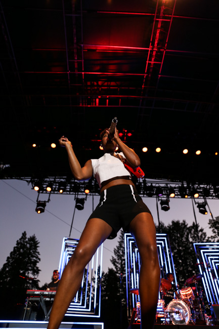 Fitz and the Tantrums, Oregon Zoo Amphitheatre, photo by Sydnie Kobza