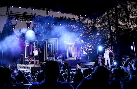 Fitz and the Tantrums, Oregon Zoo Amphitheatre, photo by Sydnie Kobza