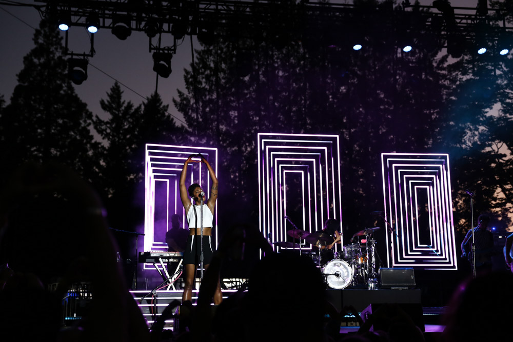 Fitz and the Tantrums, Oregon Zoo Amphitheatre, photo by Sydnie Kobza