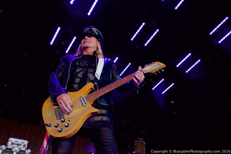 Cheap Trick, Sunlight Supply Amphitheater, photo by John Alcala