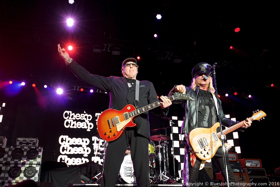 Cheap Trick, Sunlight Supply Amphitheater, photo by John Alcala