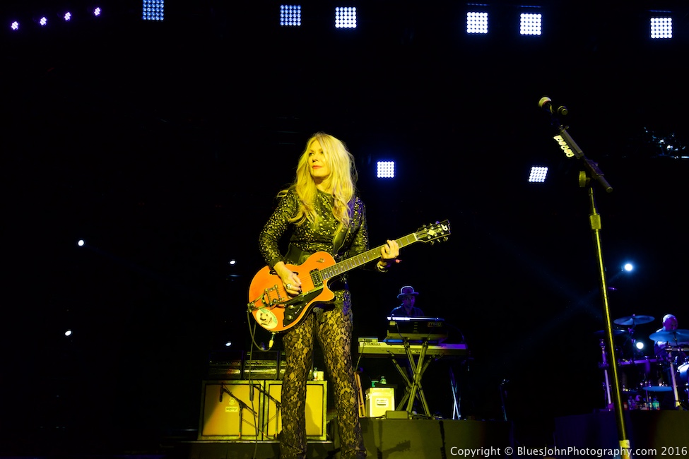 Heart, Sunlight Supply Amphitheater, photo by John Alcala