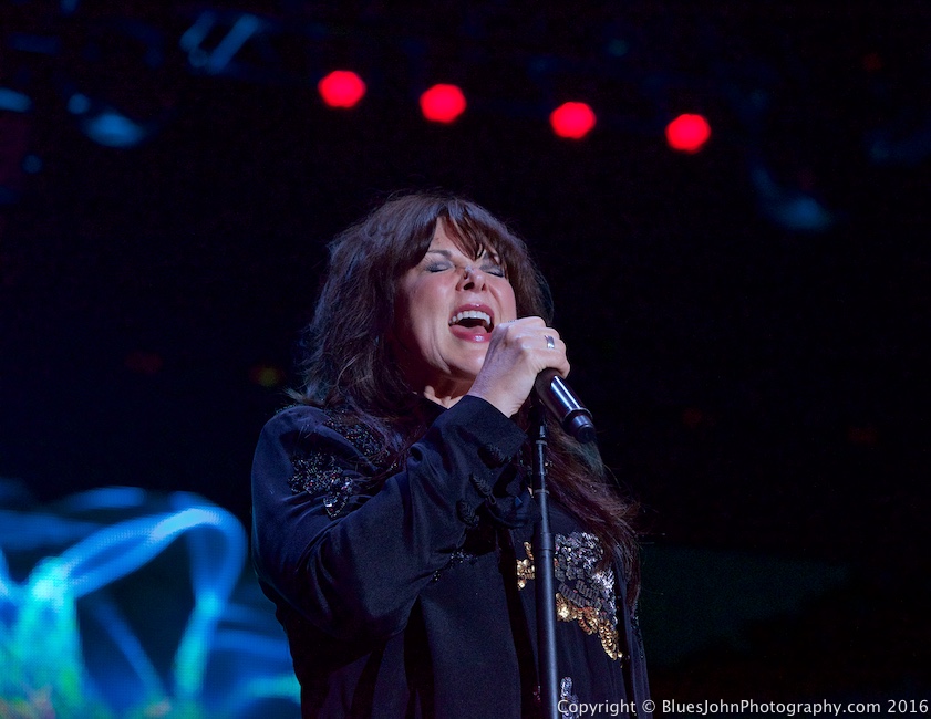 Heart, Sunlight Supply Amphitheater, photo by John Alcala