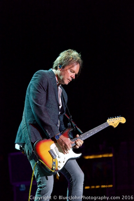 Heart, Sunlight Supply Amphitheater, photo by John Alcala