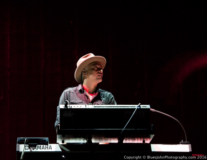 Heart, Sunlight Supply Amphitheater, photo by John Alcala