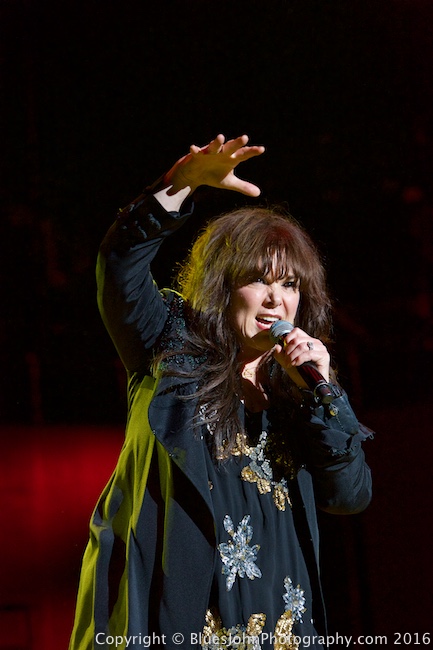 Heart, Sunlight Supply Amphitheater, photo by John Alcala