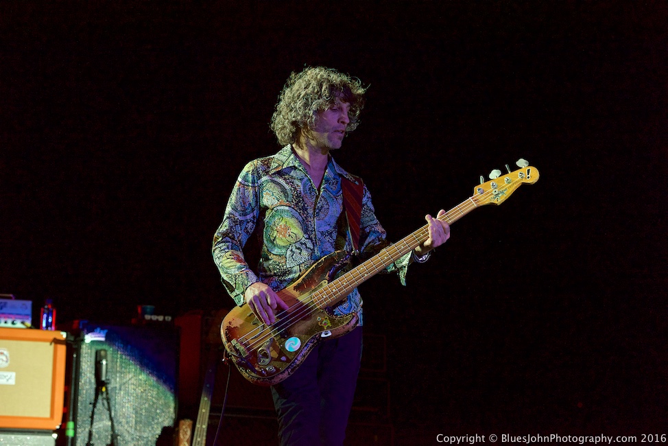 Heart, Sunlight Supply Amphitheater, photo by John Alcala