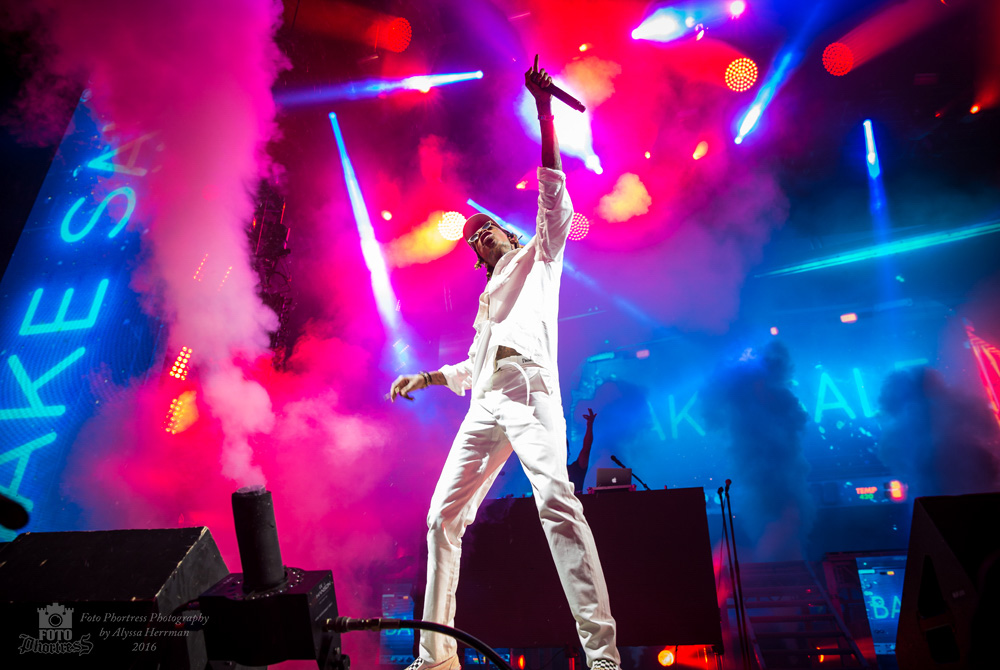 Wiz Khalifa, Sunlight Supply Amphitheater, photo by Alyssa Herrman