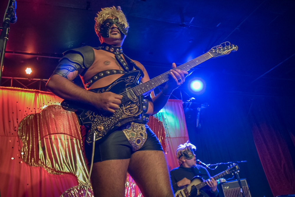 The king khan. The king khan & bbq show the king khan & bbq show. The king khan. King khan and bbq show диск. Love you so the king khan.