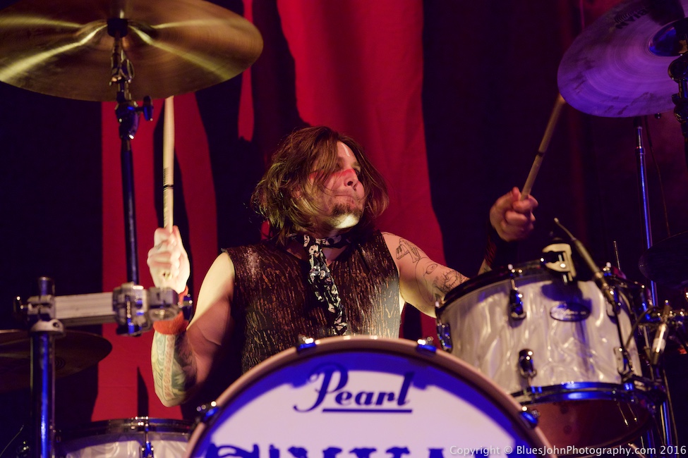 Sixx:A.M., Moda Center, photo by John Alcala