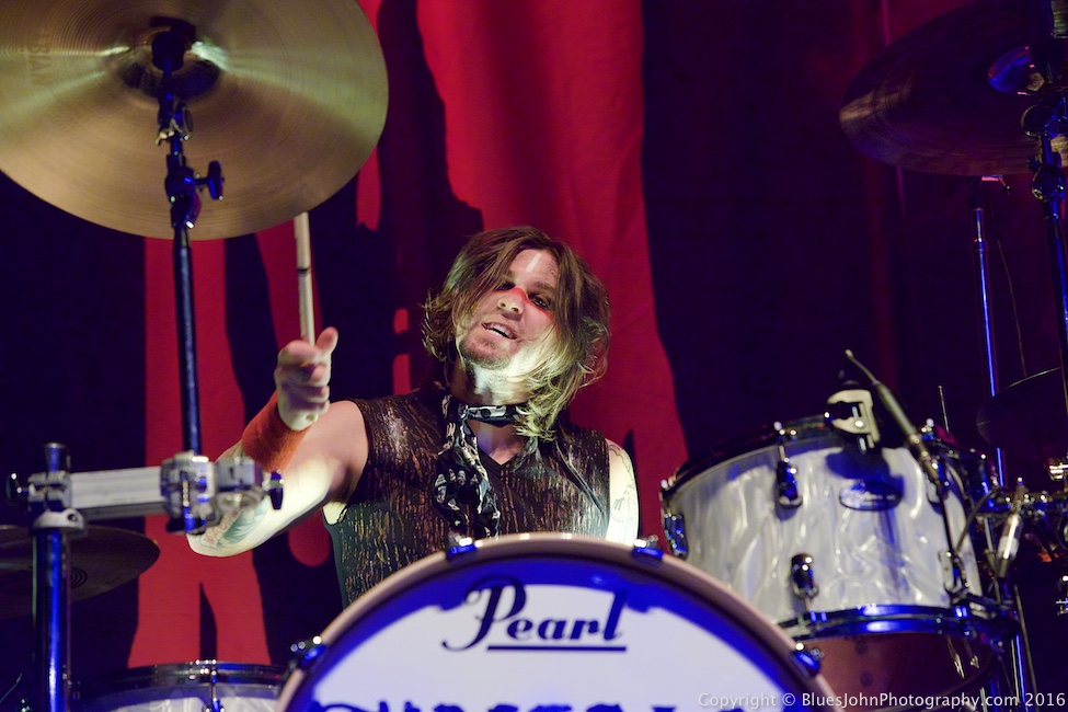 Sixx:A.M., Moda Center, photo by John Alcala