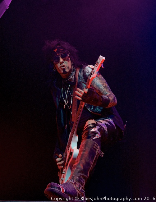 Sixx:A.M., Moda Center, photo by John Alcala