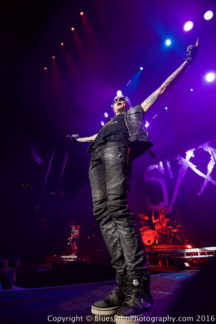 Sixx:A.M., Moda Center, photo by John Alcala