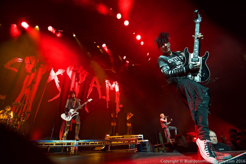 Sixx:A.M., Moda Center, photo by John Alcala