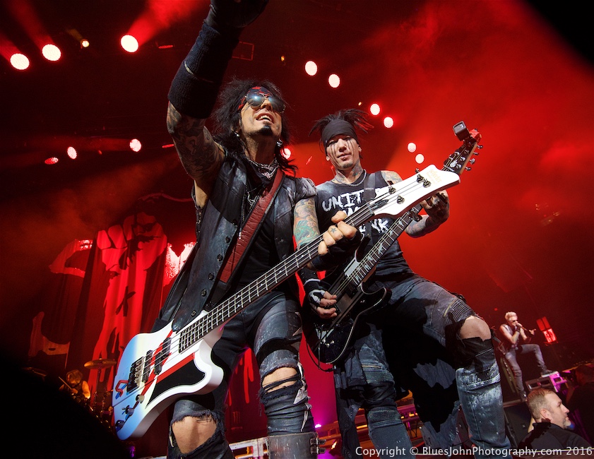 Sixx:A.M., Moda Center, photo by John Alcala