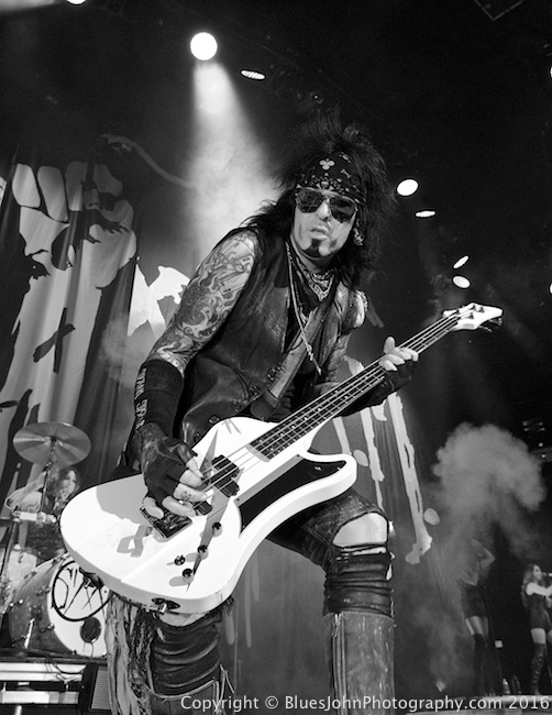 Sixx:A.M., Moda Center, photo by John Alcala