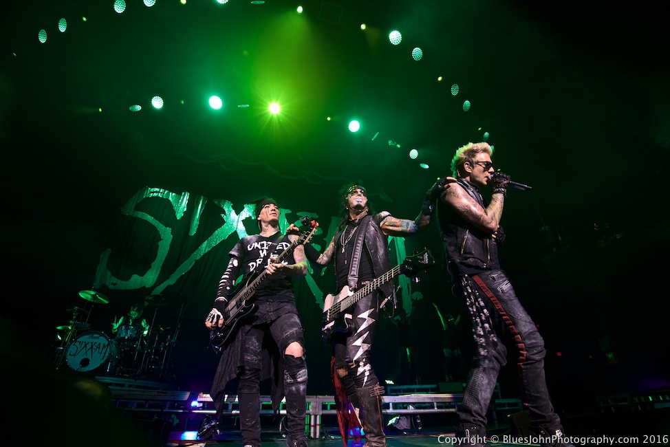 Sixx:A.M., Moda Center, photo by John Alcala