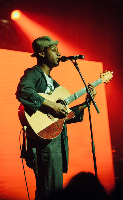 Leon Bridges, Roseland Theater, photo by Tojo Andrianarivo