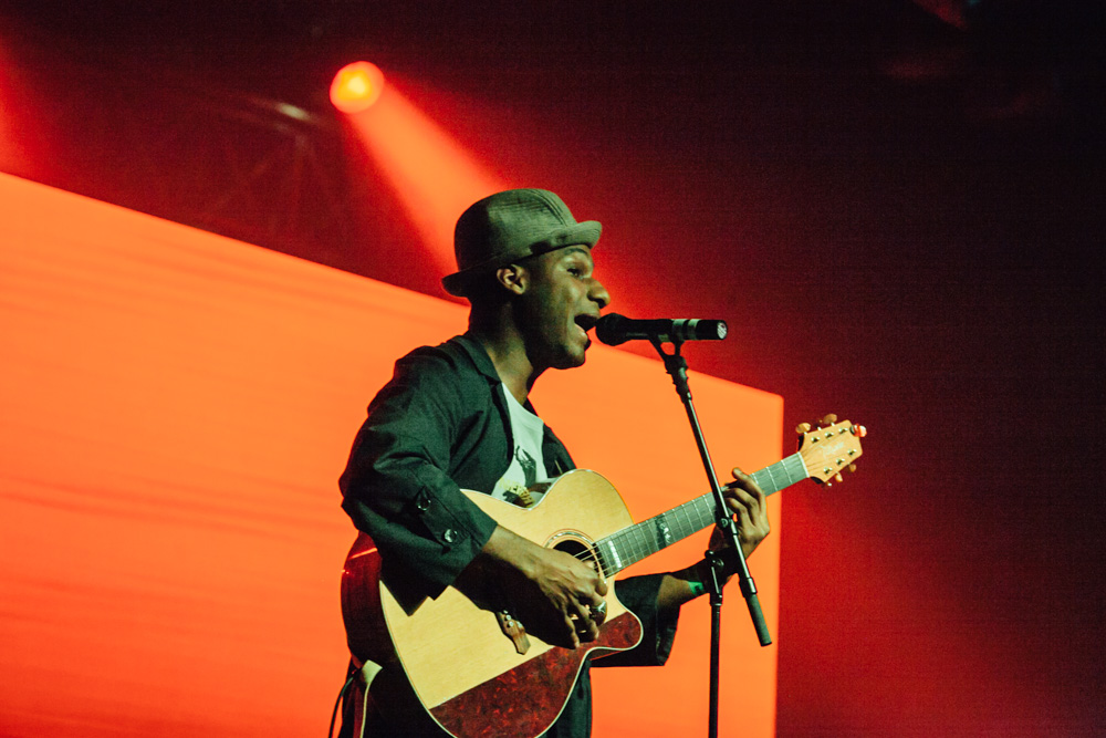 Leon Bridges, Roseland Theater, photo by Tojo Andrianarivo