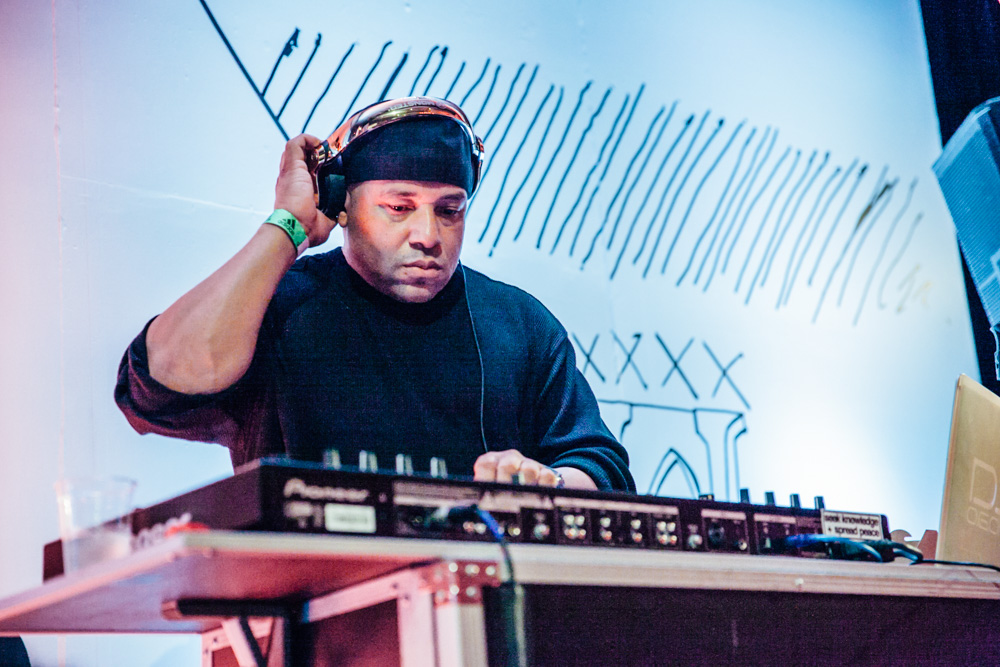 DJ O.G. One, Flex Space, photo by Tojo Andrianarivo