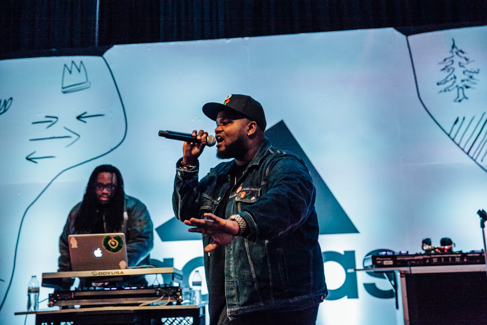 Mic Capes, Flex Space, photo by Tojo Andrianarivo