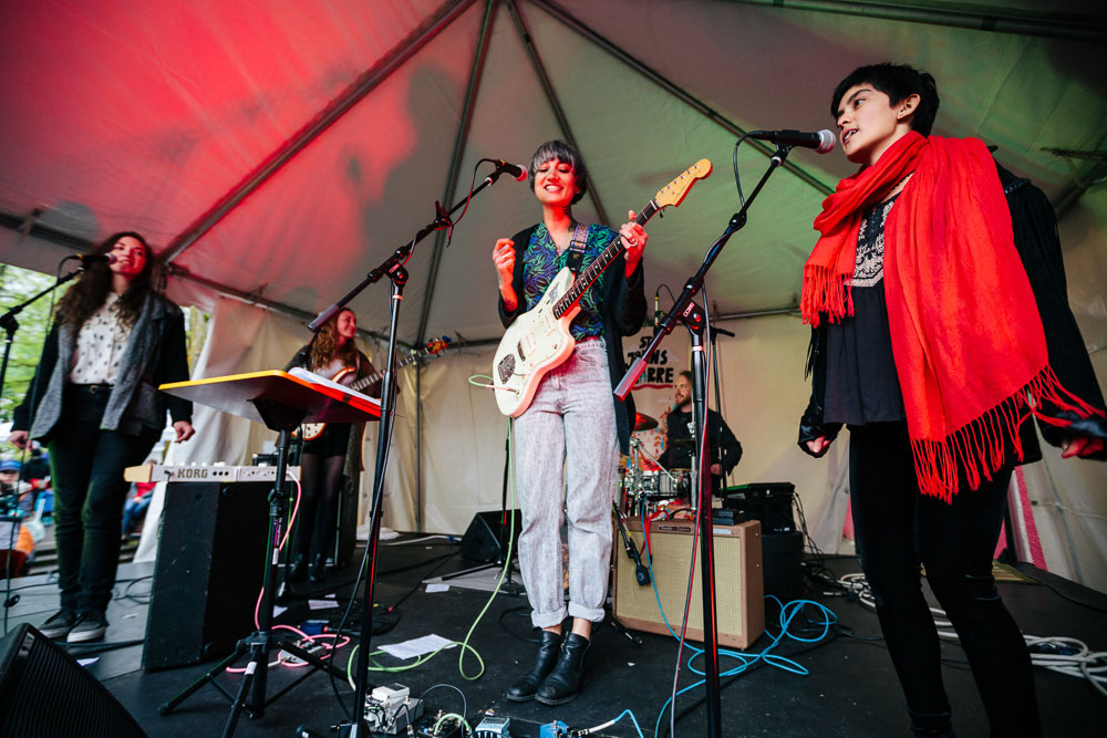 Y La Bamba, Luz Elena Mendoza, St. Johns Bizarre, photo by Jason Quigley