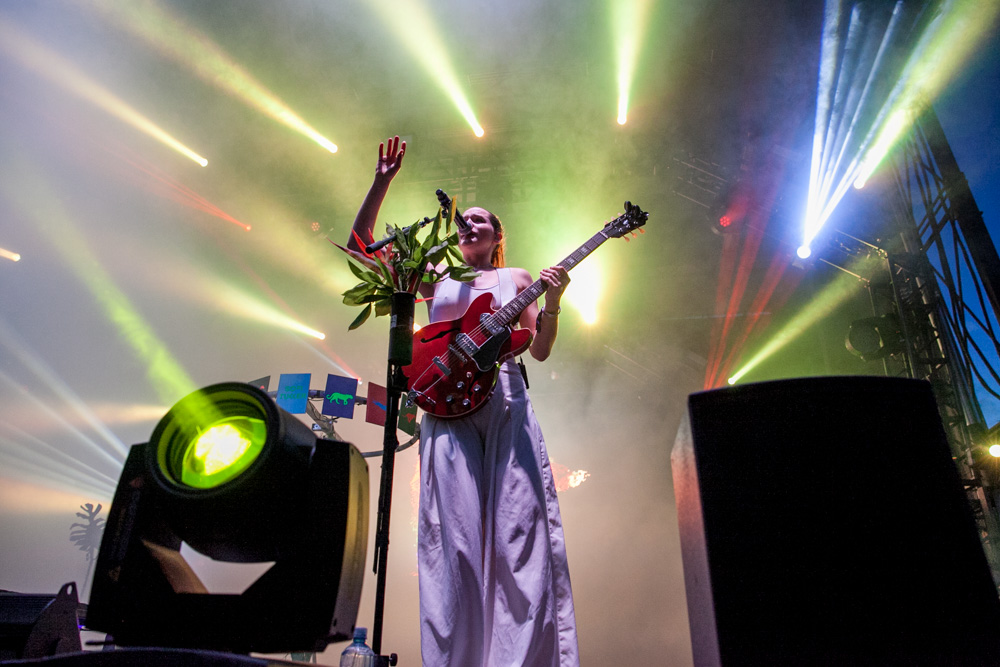Sofi Tukker, What The Festival, photo by Tojo Andrianarivo