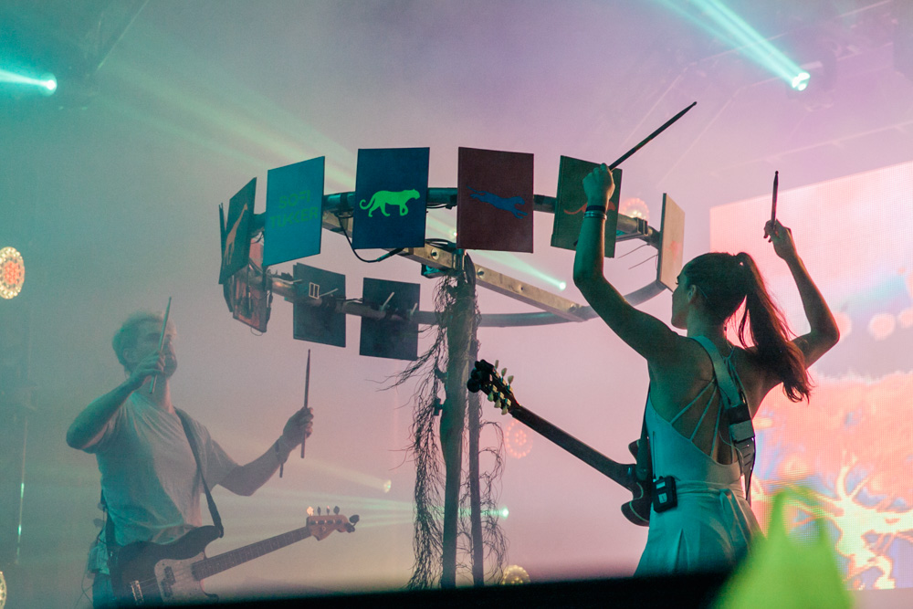 Sofi Tukker, What The Festival, photo by Tojo Andrianarivo