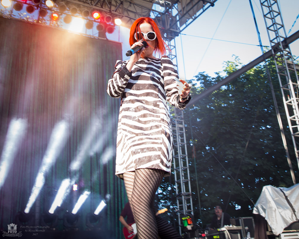 Garbage, Edgefield Amphitheater, photo by Alyssa Herrman