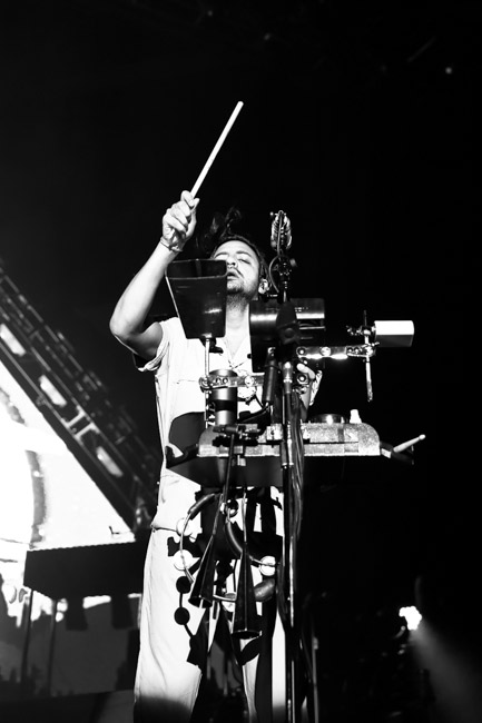 Young the Giant, WaMu Theater, photo by Sydnie Kobza
