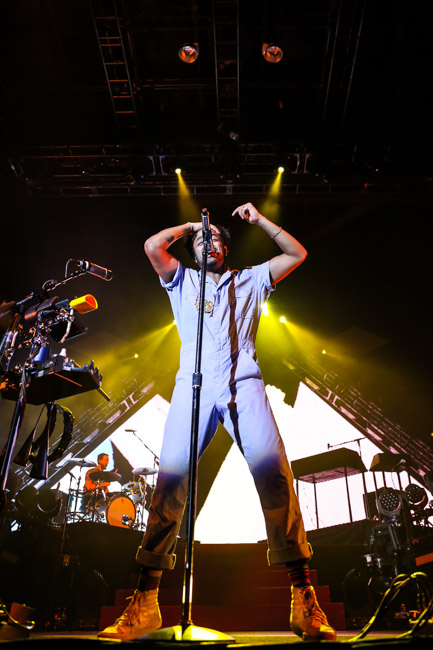 Young the Giant, WaMu Theater, photo by Sydnie Kobza