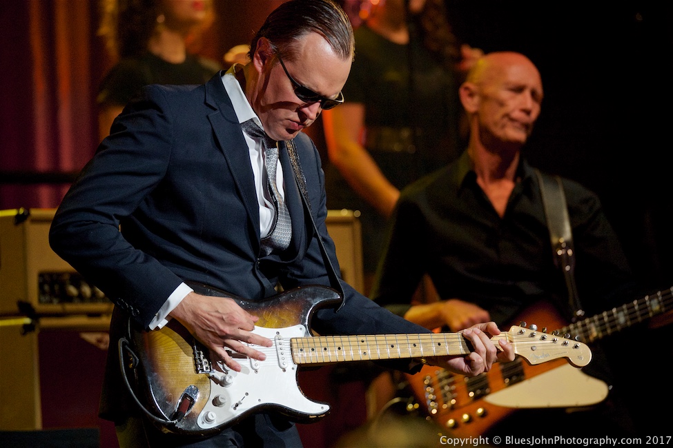 Joe Bonamassa, Arlene Schnitzer Concert Hall, Portland'5 Centers for the Arts, photo by John Alcala