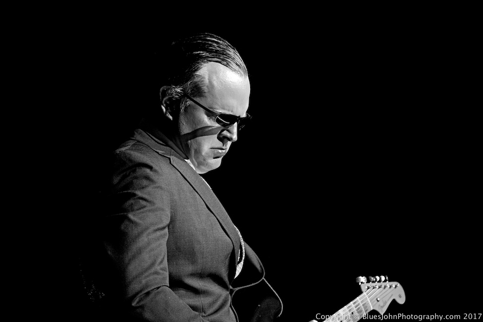 Joe Bonamassa, Arlene Schnitzer Concert Hall, Portland'5 Centers for the Arts, photo by John Alcala