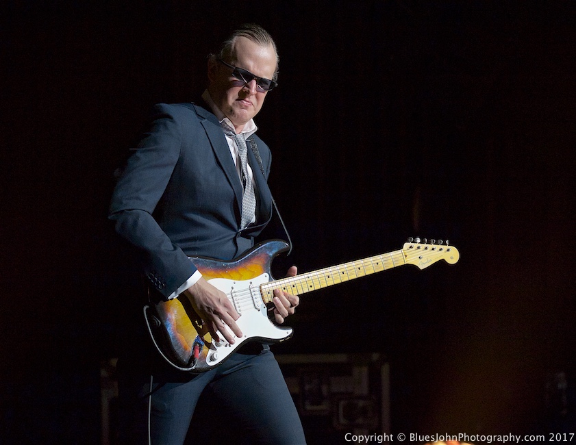 Joe Bonamassa, Arlene Schnitzer Concert Hall, Portland'5 Centers for the Arts, photo by John Alcala