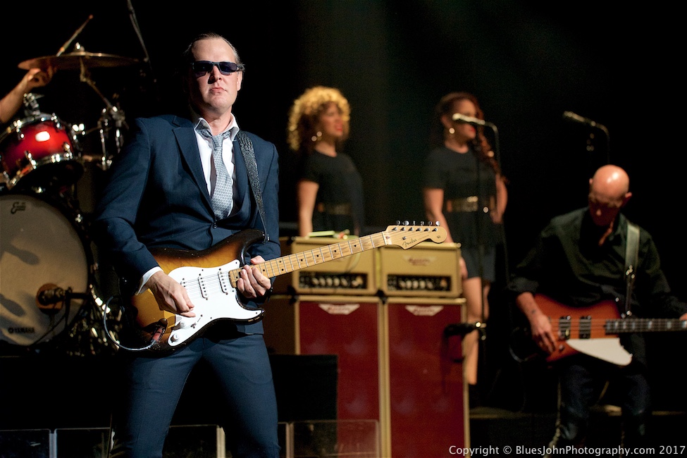 Joe Bonamassa, Arlene Schnitzer Concert Hall, Portland'5 Centers for the Arts, photo by John Alcala