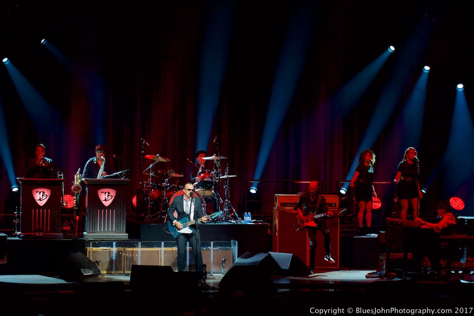 Joe Bonamassa, Arlene Schnitzer Concert Hall, Portland'5 Centers for the Arts, photo by John Alcala
