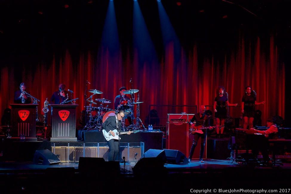 Joe Bonamassa, Arlene Schnitzer Concert Hall, Portland'5 Centers for the Arts, photo by John Alcala