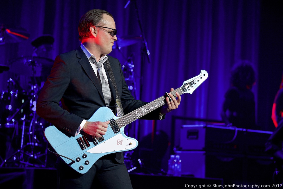Joe Bonamassa, Arlene Schnitzer Concert Hall, Portland'5 Centers for the Arts, photo by John Alcala
