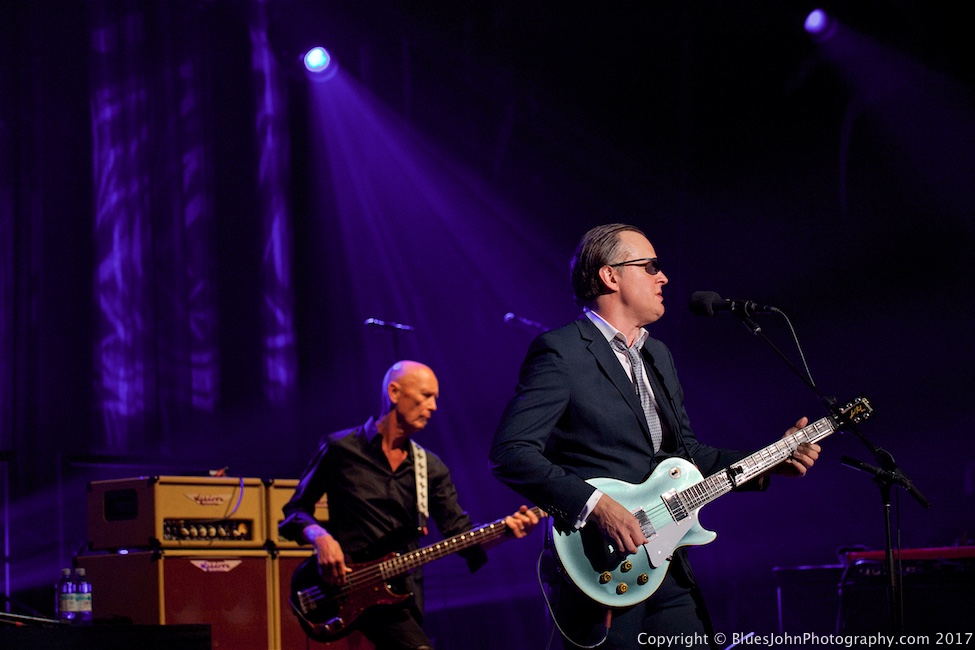 Joe Bonamassa, Arlene Schnitzer Concert Hall, Portland'5 Centers for the Arts, photo by John Alcala
